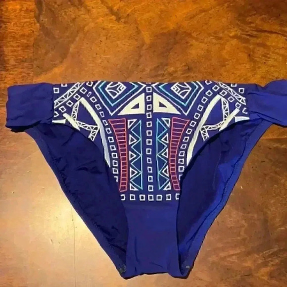 Trina Turk JAKARTA EMBROIDERED top Sz 8 and BOTTOM Sz 10 - Picture 5 of 11